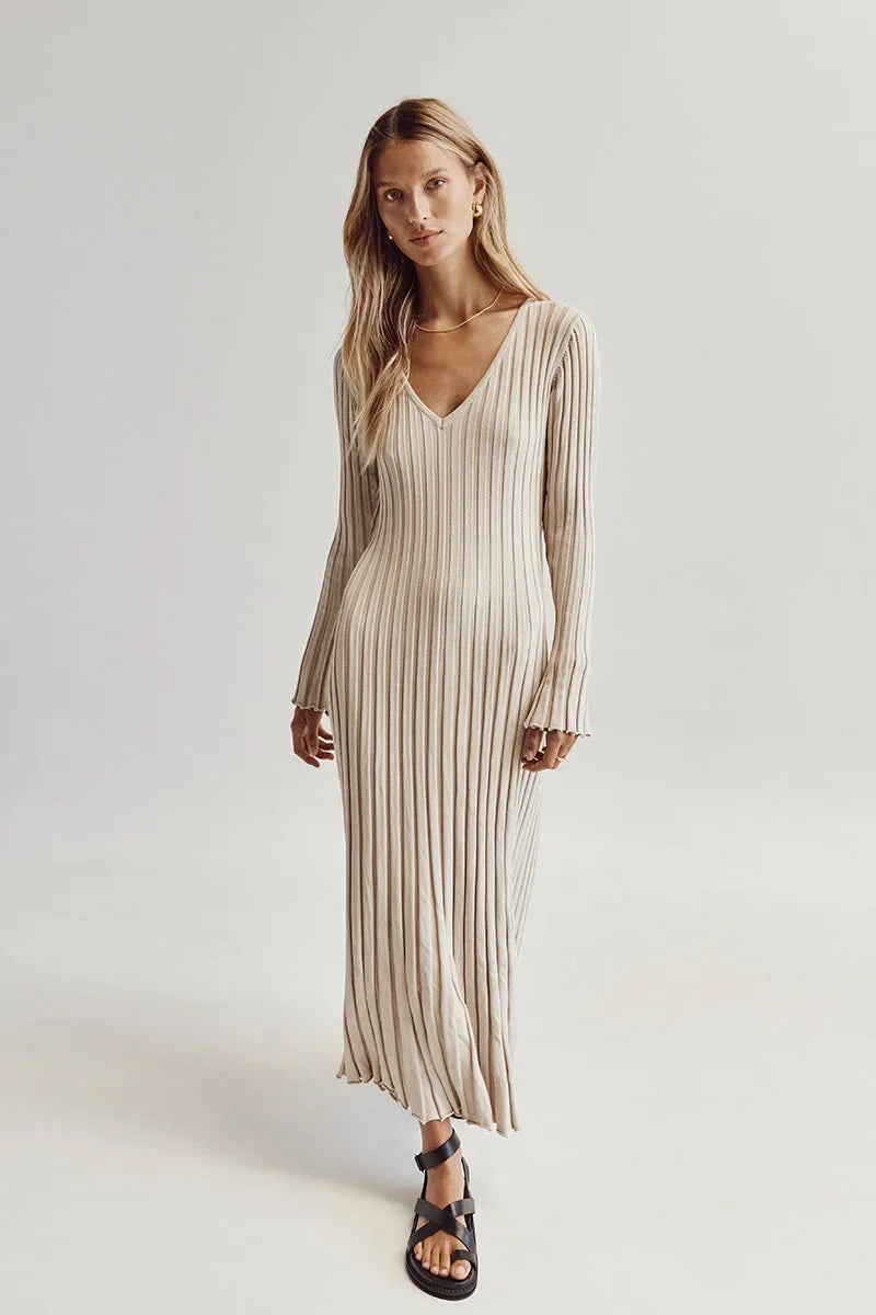 Robe midi en tricot à manches et col en V